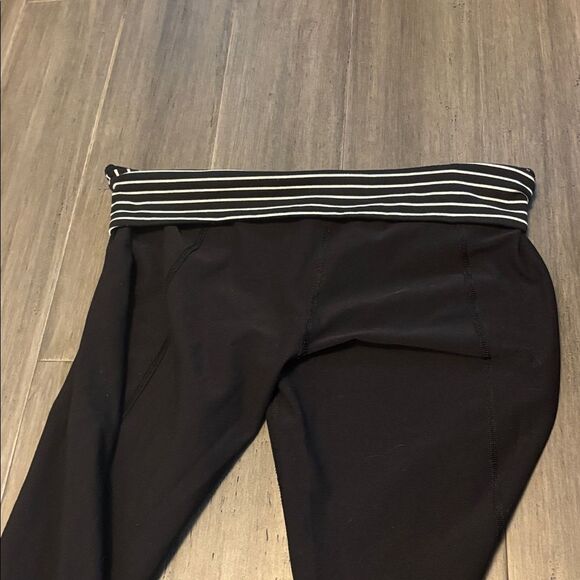 Lululemon Groove Pants Black Fold-Over Waistband Size 8 - Picture 7 of 9